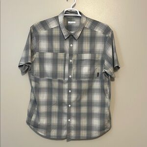 Columbia Gray and Beige Button Down Shortsleeve Shirt with Plaid Design Sz XL